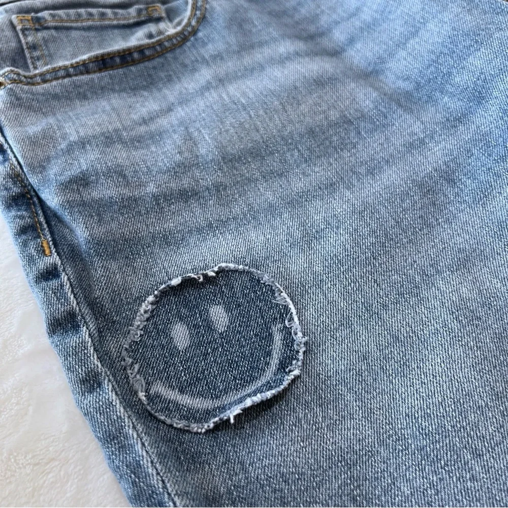 Old Navy Boyfriend Jeans Mid Rise Straight Ripped Smiley Face Happy Remix Blu 16